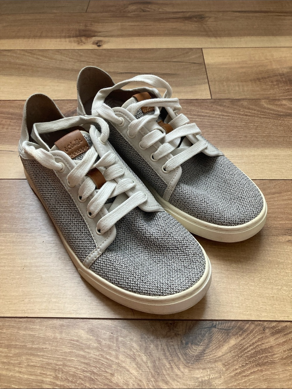 Olukai Pehuea Li Black And Cream Sneakers